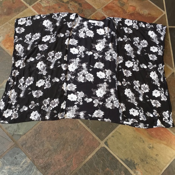 3/$20 L.I.F.E. Floral Open Front Rayon Top - Picture 5 of 6